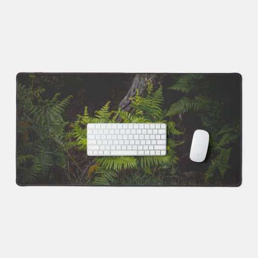 Moody green nature theme with ferns デスクマット (キーボード&マウス)