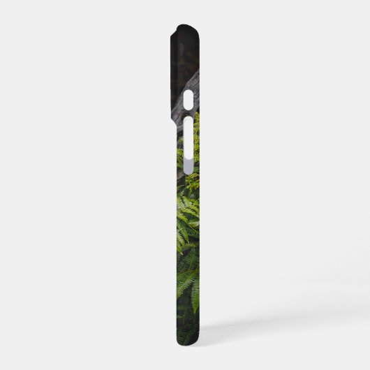 Moody green nature theme with ferns iPhoneケース (左側面)