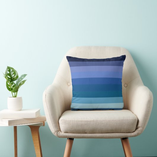 Moody Midnight Ocean Blue Gradient Stripe Pattern クッション (椅子)