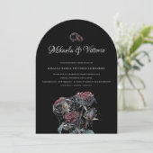 Moody Red Roses With Cobwebs Gothic Wedding 招待状 (スタンド正面)