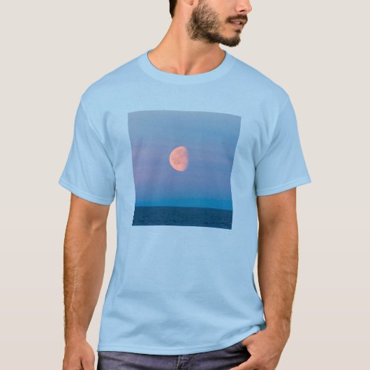 Moon Over the Bering Sea | Russia Far East Tシャツ (正面)