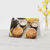 Mooncakeおよび茶の中国のな中間の秋のフェスティバル カード (黄色い花)