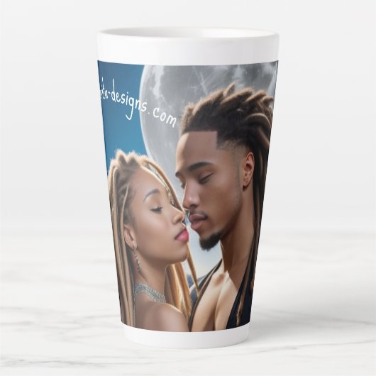 Moonlight Couple Love Mug – Romantic Digital Art カフェラテマグ (正面)