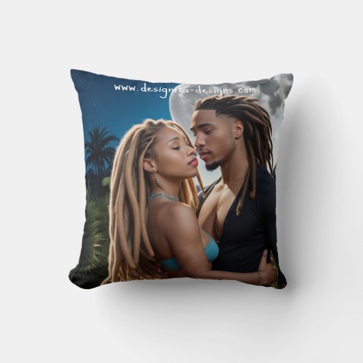 Moonlight Couple  – Romantic Digital Art  クッション (正面)