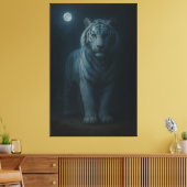 Moonlit Blue White Tiger – Fine Art Canvas キャンバスプリント (インサイチュ (リビング))