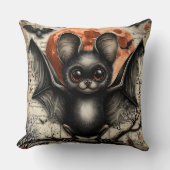 Moonlit Echo: The Velvet-Winged Sentinel クッション (正面)