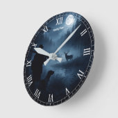 Moonlit hunt in the mist ラウンド壁時計 (傾斜)