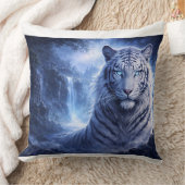 Moonlit White Tiger Guardian – Blue Fantasy Spirit クッション (ブランケット)