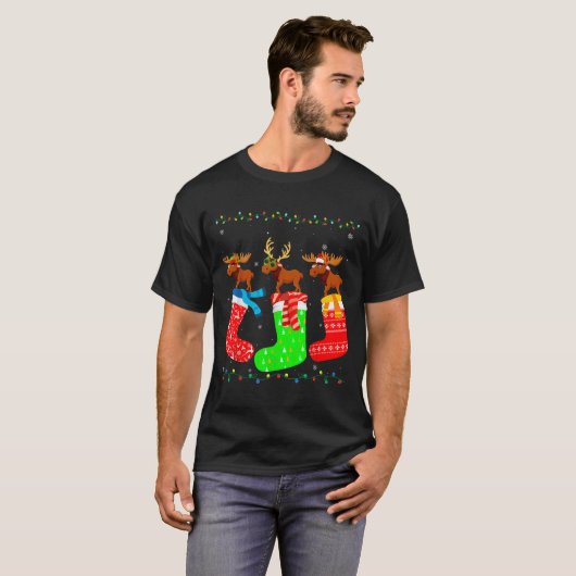 Moose In Xmas Socks Funny Holiday Ugly Sweater Chr Tシャツ (正面フル)
