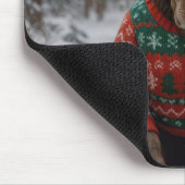 Moose Wearing Ugly Christmas Sweater マウスパッド (コーナー)