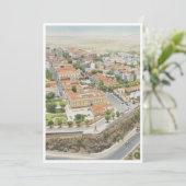 Morabeza Creations – Sunlit Hilltop Town Cityscape サンキューカード (スタンド正面)