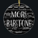 More Baritone Chalkboard -白黒歌手 セラミックオーナメント<br><div class="desc">黒白と白のミュージカル記譜シート音楽の背景と黒板の効果を特徴とするきちんとしたモアBaritoneデザイン。</div>