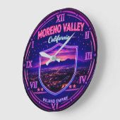 Moreno Valley California Nightscape ラージ壁時計 (傾斜)