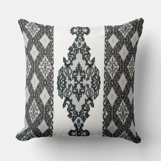 Moroccan Embroidery Pillow クッション (正面)