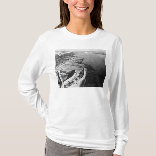 Morroの城の部分が付いているハバナ、キューバ港 Tシャツ (正面)