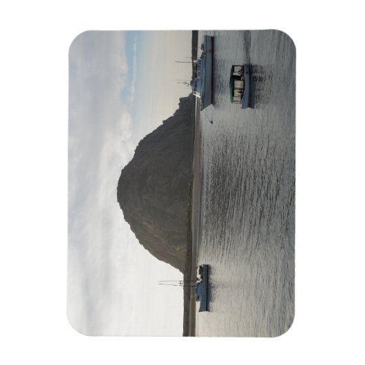 Morro Rock at Morro Bay, CA マグネット (縦)