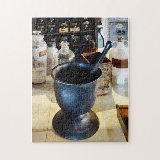 Mortar and Pestle Near Medicine Bottles ジグソーパズル (縦)
