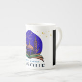 Mosque Under Stars Mug – Islamic Center Design ボーンチャイナマグカップ (正面右)