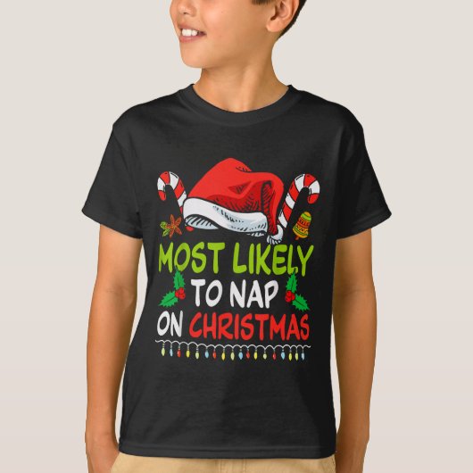 Most Likely To Nap On Christmas Family Funny Match Tシャツ (正面)