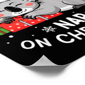 Most Likely To Nap On Christmas Funny Koala Xmas F ポスター (角)