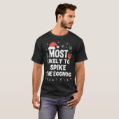 Most Likely To Ske The Eggnog Christmas Funny Xmas Tシャツ (正面フル)