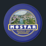 Mostarボスニア・ヘルツェゴビナ旅行アートエンブレム マグネット<br><div class="desc">エンブレムデザインのモスターレトロ旅行スタイル。中世のアーチ橋を再現した象徴的なスタリ・モスト（古い橋）で知られる。</div>