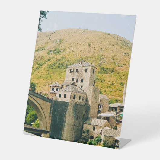 Mostar – ボスニア・ヘルツェゴビナ 台座サイン (正面)