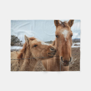 Mother Horse and Foal フリースブランケット