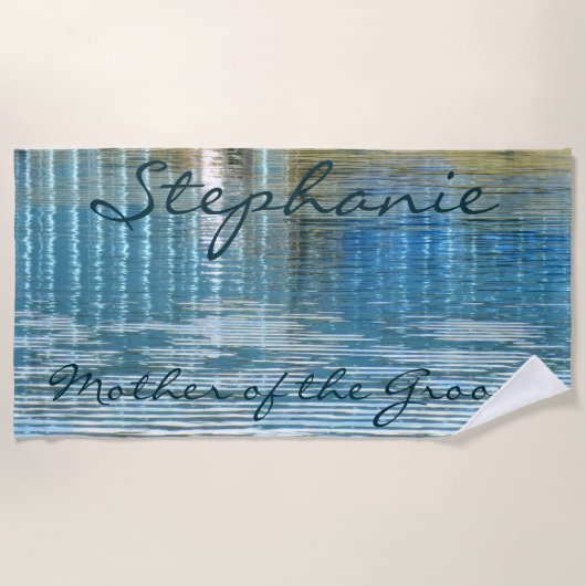 Mother of Groom抽象芸術反射、名前、青 ビーチタオル (正面)