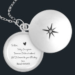 Mother of Groom Secret Note Locket From Son シルバープレートネックレス<br><div class="desc">新郎の母は息子から秘密のノートのロケット。結婚式素晴らしの日に新郎の母親に贈る意味のある贈り物。今の君が幼い男の子結婚したを常に連れて行く姿だ。また、自分の名前とイベントの日付に合わせてカスタマイズできる。選択した背景色を変更することもできます。</div>