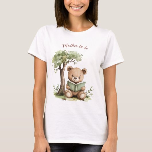 Mother to Be Teddy Bear Reading Under Tree Waterco Tシャツ (正面)