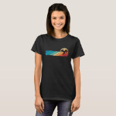Mothman 80sレトロCryptidヴィンテージサンセット Tシャツ (正面フル)