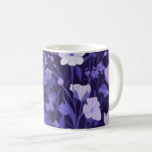 Motif floral violet délicat 🌸 sur fond sombre コーヒーマグカップ (正面右)
