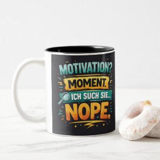 Motivation? One Sec... Nope! Funny German Quote ツートーンマグカップ