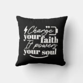 Motivational Christian Quote – Charge Your Faith クッション (裏面)