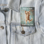 Motivational Funny Hang in There Cat Poster 缶バッジ (インサイチュ)