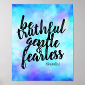 motivational Gandhi be fearless quote blue ポスター (正面)