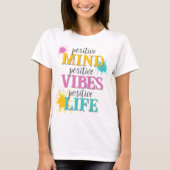 Motivational Quote Positive Vibes Tシャツ (正面)