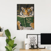 Motivational Tiger Reading Print Humorous Bookworm ポスター (ホームオフィス)