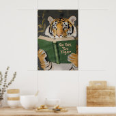 Motivational Tiger Reading Print Humorous Bookworm ポスター (キッチン)