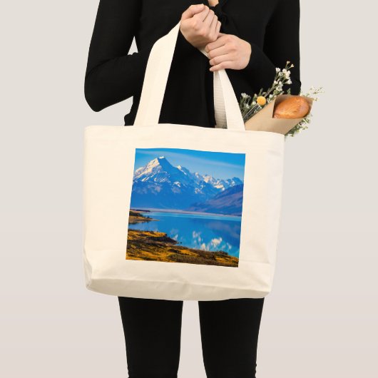 Mount Cook Overlooking Lake Pukaki, NZ Large Tote  ラージトートバッグ (正面(商品))