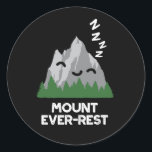 Mount Ever-rest Funny Mountain Pun Dark BG ラウンドシール<br><div class="desc">Mount Ever-rest Funny Sleeping Mountain Pun features a cute mountain sleeping .Perfect pun gift for family and friends who love cute mountain puns.</div>