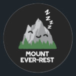 Mount Ever-rest Funny Mountain Pun Dark BG ラウンドシール<br><div class="desc">Mount Ever-rest Funny Sleeping Mountain Pun features a cute mountain sleeping .Perfect pun gift for family and friends who love cute mountain puns.</div>