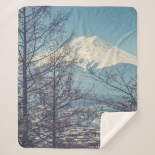 Mount Fuji view from Red pagoda in japan (Vintage シェルパブランケット