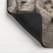 Mount Rushmore Humor with Fireworks マウスパッド (コーナー)