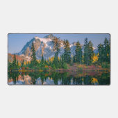 Mount Shuksan mirrored in Reflection Lake デスクマット (正面)