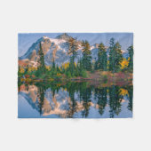 Mount Shuksan mirrored in Reflection Lake フリースブランケット (正面(横))