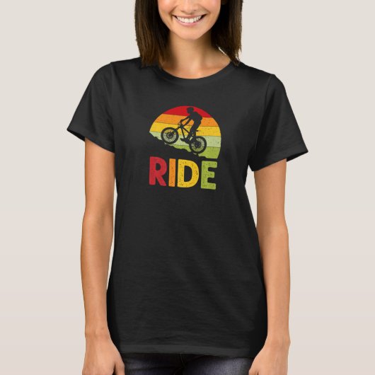 Mountain Bike Ride Retro Sunset   Tシャツ (正面)