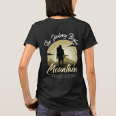 Mountain Journey Tシャツ - アドベンチャーが始まる ハイキング (裏面)