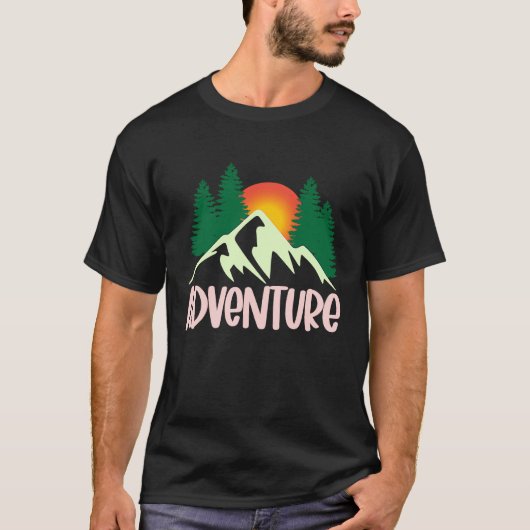 Mountain & Lake Adventurer Forest explorer Tシャツ (正面)